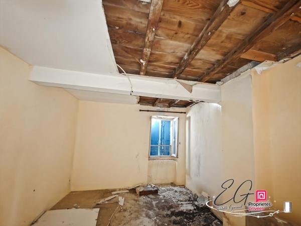 Laure Minervois,  Projet de rénovation : maison de village avec extérieur et garage