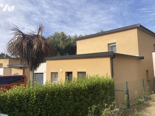 Dans petite résidence confortable maison comtemporaine proche commodités