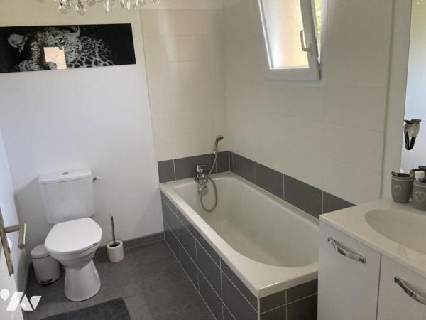 Dans petite résidence confortable maison comtemporaine proche commodités