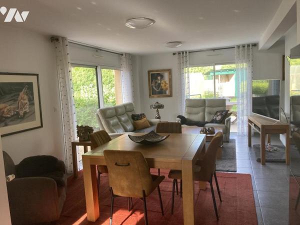 Dans petite résidence confortable maison comtemporaine proche commodités