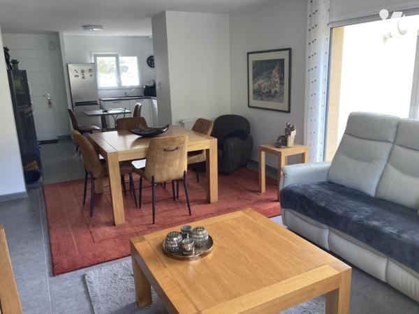 Dans petite résidence confortable maison comtemporaine proche commodités