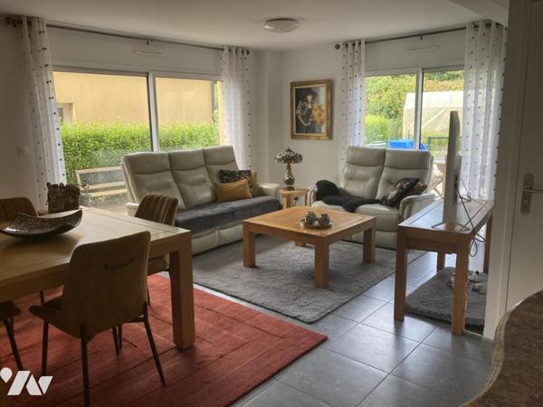 Dans petite résidence confortable maison comtemporaine proche commodités