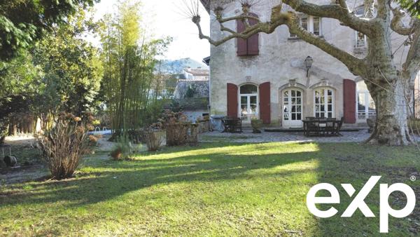 maison de village avec garage et piscine