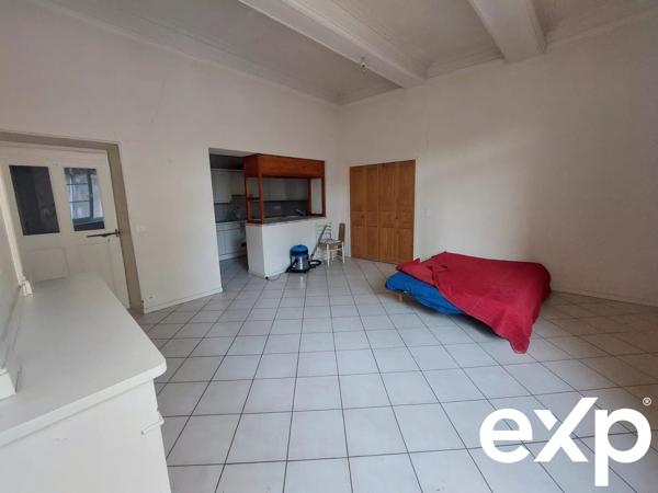 maison de village avec garage et piscine