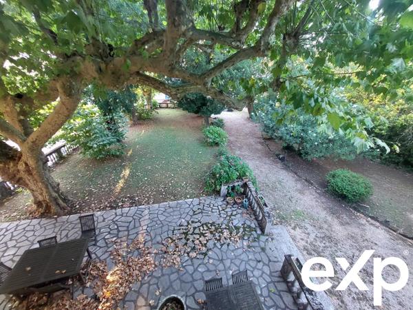 maison de village avec garage et piscine