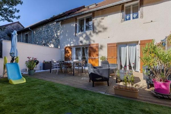 Vente                                                      Maison
                        
                     4 pièces                      115 m2                     à Belley
