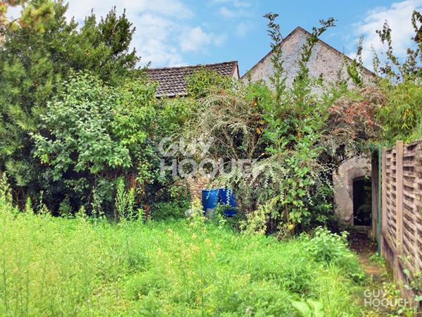 Ancien corps de ferme à rénover au coeur du village