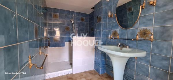 Ancien corps de ferme à rénover au coeur du village