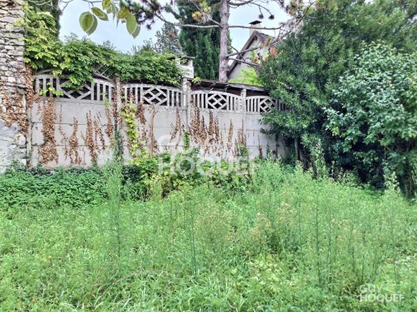 Ancien corps de ferme à rénover au coeur du village