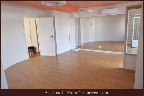 VILLEURBANNE - Gratt'e Ciel Nord - Maison de ville d'environ 180m² habitables - usage mixe possible