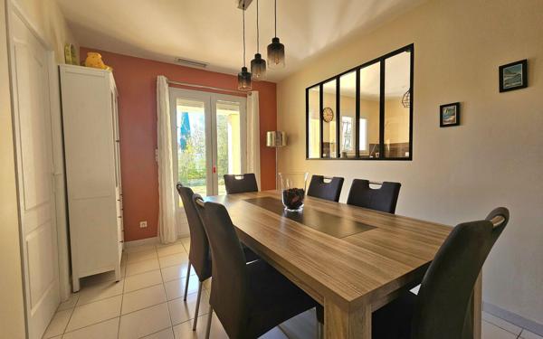 Maison à vendre    5 pièces •  Vauvert