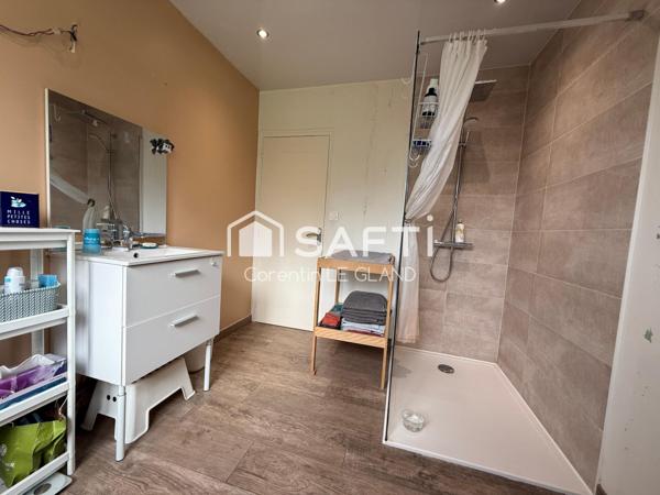 Maison en pierre à deux pas des commodités