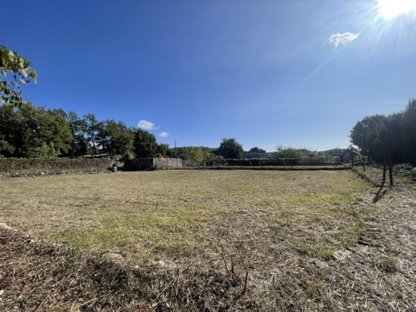 Saint-Cézaire-sur-Siagne (06530) À 800m du village magnifique terrain plat