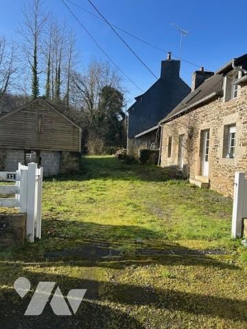 Ensemble immobilier de deux maisons d'habitation avec dépendances à BOURBRIAC, prévoir travaux