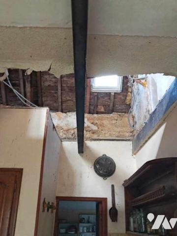 Ensemble immobilier de deux maisons d'habitation avec dépendances à BOURBRIAC, prévoir travaux