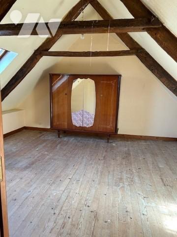 Ensemble immobilier de deux maisons d'habitation avec dépendances à BOURBRIAC, prévoir travaux