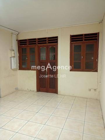 Maison à MATOURY, 97351 - 6 pièces 200m²