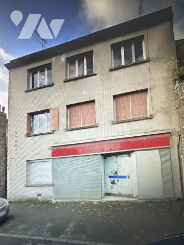 Batiment sur trois niveaux