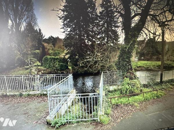 Batiment sur trois niveaux