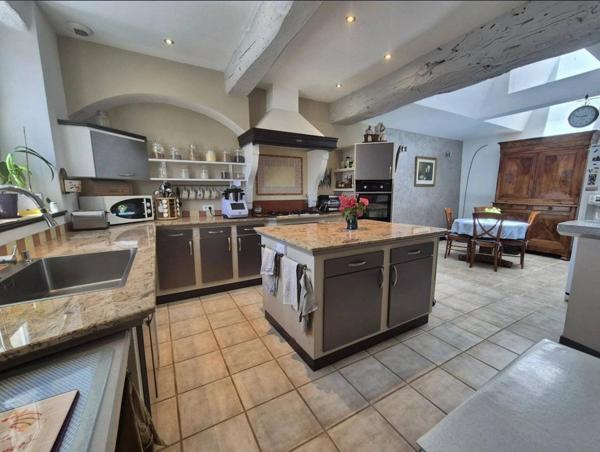 Maison de caractère de 290m2 avec sauna et jacuzzi