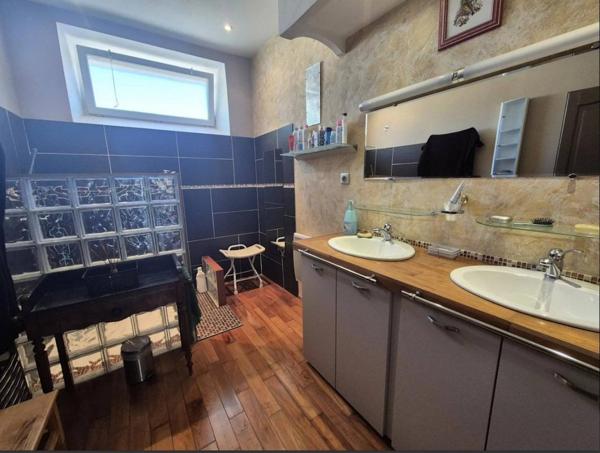 Maison de caractère de 290m2 avec sauna et jacuzzi