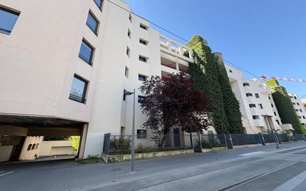 Stationnement à vendre    31,95 m2 Lyon 7