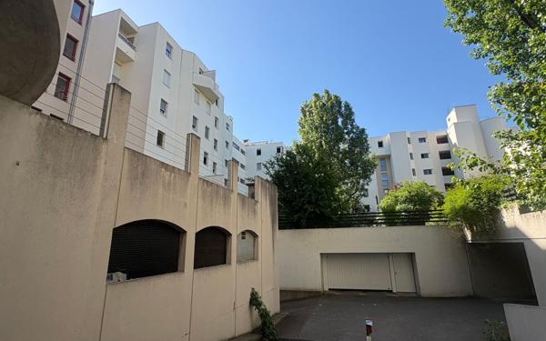 Stationnement à vendre    31,95 m2 Lyon 7
