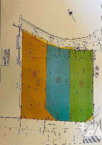 Terrain constructible - parcelle de 803m² (lot 1 en vert) 
A viabiliser