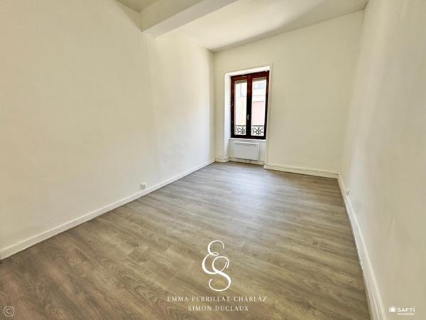 Entre charme, volumes et prestations, une maison de ville au potentiel remarquable avec un extérieur cosy.