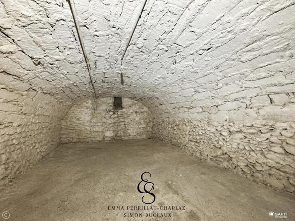 Entre charme, volumes et prestations, une maison de ville au potentiel remarquable avec un extérieur cosy.