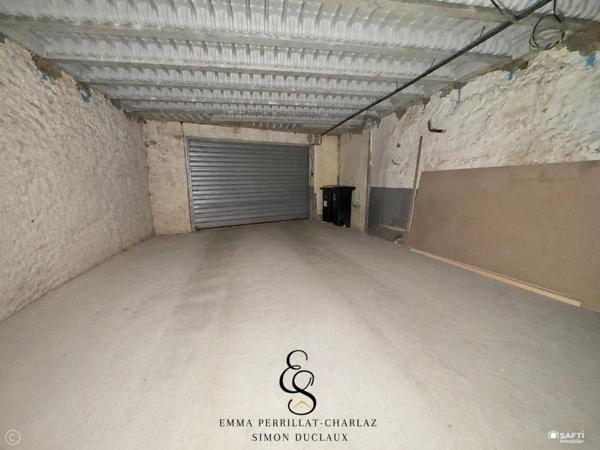 Entre charme, volumes et prestations, une maison de ville au potentiel remarquable avec un extérieur cosy.