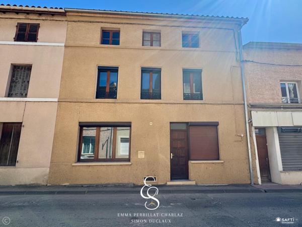 Entre charme, volumes et prestations, une maison de ville au potentiel remarquable avec un extérieur cosy.