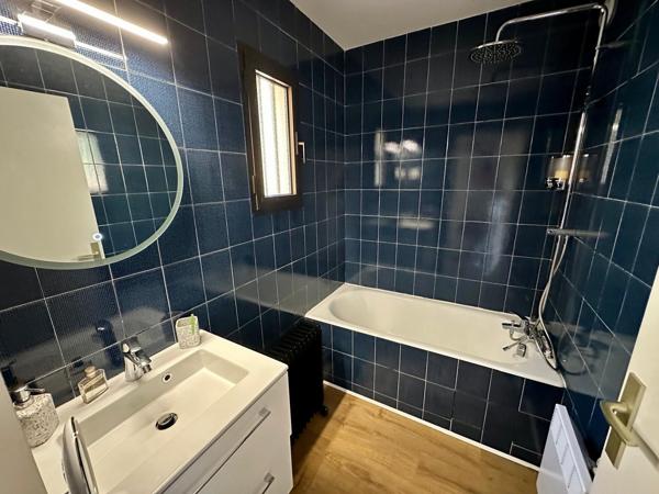 Appartement
         1 pièce
        - 29 m² 242 000 € *