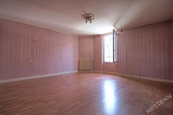 AGEN CENTRE - Maison de ville de 150 m² avec terrasse et jardin.