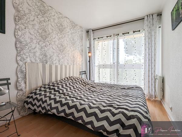 LA ROCHELLE LES MINIMES VUE PORT  La rochelle