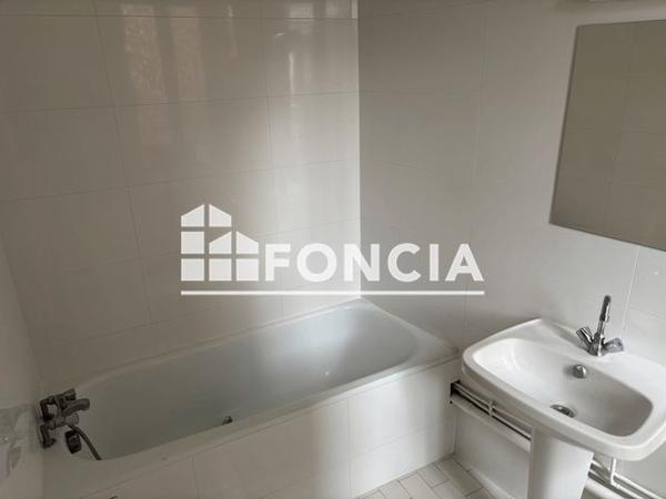 Location Appartement 2 pièces 29.1 m² - 91 RUE DU MONT CENIS Paris 75018