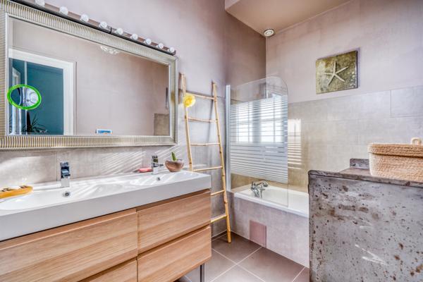 La Teste-de-Buch (33260) Appartement 3 pièces de 78m2 Carrez avec balconnet et jardin partagé