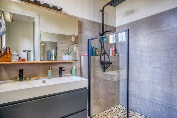 La Teste-de-Buch (33260) Appartement 3 pièces de 78m2 Carrez avec balconnet et jardin partagé