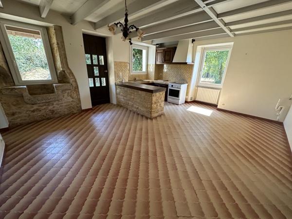Maison à louer 695 € CC Goujounac 4 p 111 m² DPE D