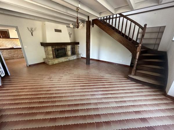 Maison à louer 695 € CC Goujounac 4 p 111 m² DPE D