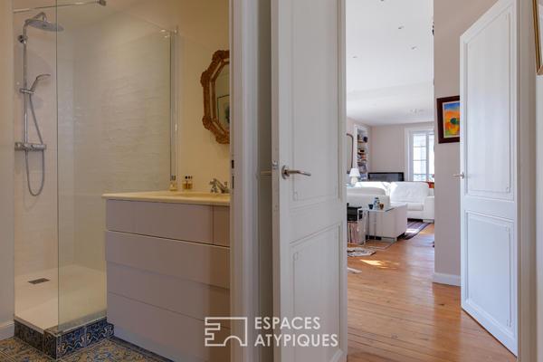 Lumière, volume et prestations soignées pour cet appartement de charme
