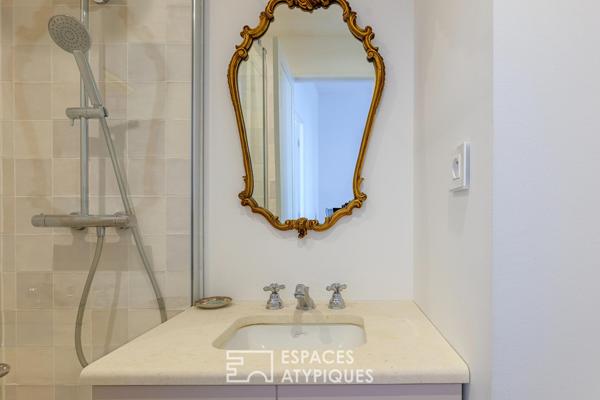 Lumière, volume et prestations soignées pour cet appartement de charme