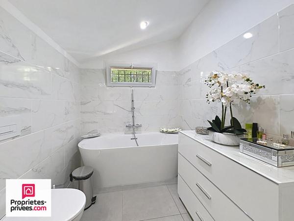 Rians villa T5 avec piscine sur 3515 m² calme sans vis à vis