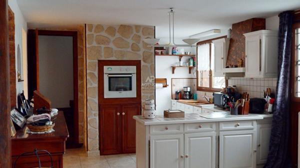 Maison Pontoise 6 pièce(s) 144.47m² - Quartier TRIBUNAL €470 000 ** - Référence 10831