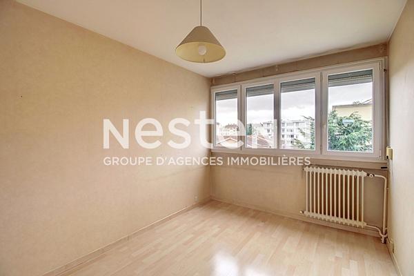 Appartement T4 Avec 2 chambres en dernier etage au Fort avec Cave Balcon et Parking - 69500 BRON