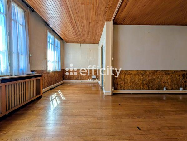 Maison
         5 pièces
        - 100 m² Exclusivité 299 500 € *