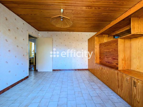 Maison
         5 pièces
        - 100 m² Exclusivité 299 500 € *