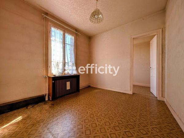 Maison
         5 pièces
        - 100 m² Exclusivité 299 500 € *