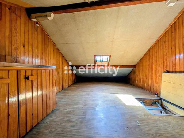 Maison
         5 pièces
        - 100 m² Exclusivité 299 500 € *