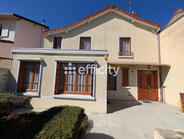 Maison
         5 pièces
        - 100 m² Exclusivité 299 500 € *